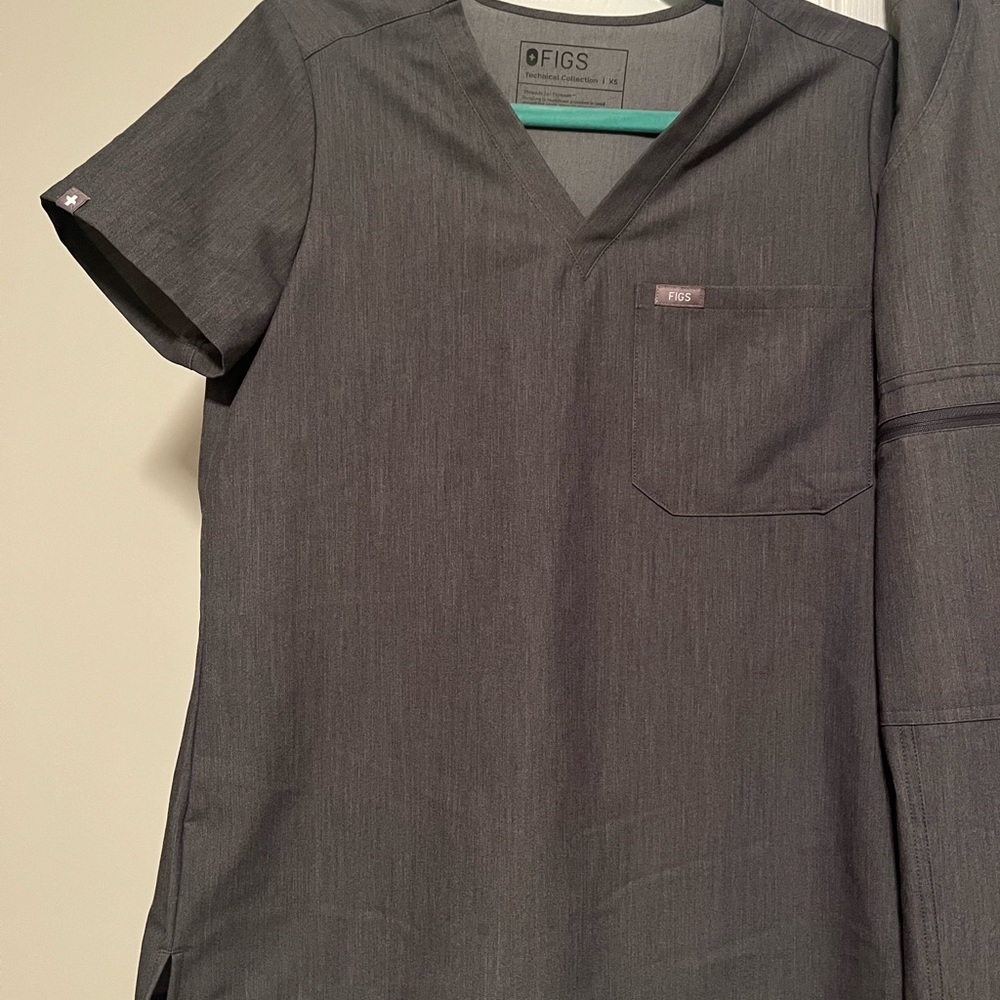 Gray Figs Scrub Set Excellent Condition! - image 3